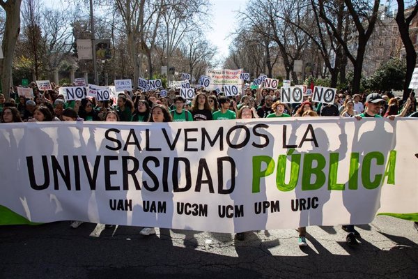 Sindicatos critican que multas del borrador de ley de universidades de Madrid son