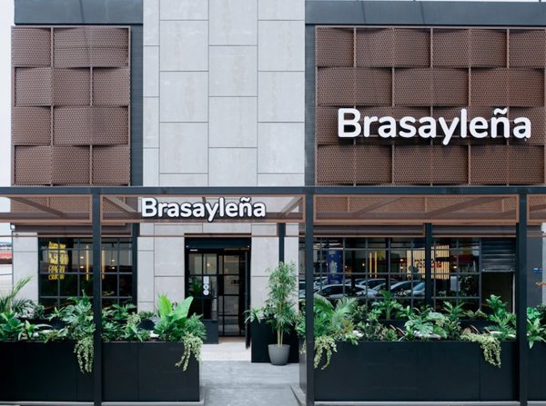 Brasayleña acelera su expansión en España con la apertura de un restaurante en Valencia