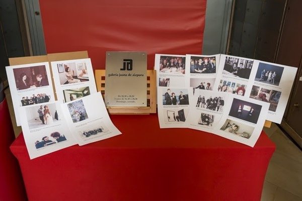 La placa de la galería Juana de Aizpuru entra en la Caja de las Letras: 