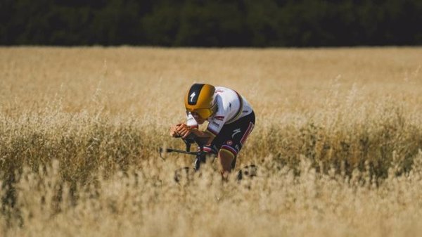 Evenepoel vuela en la crono del Dauphiné y Romeo cede el liderato