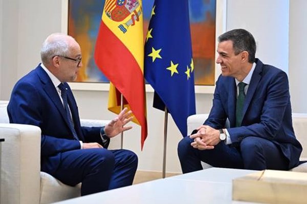 Hitachi analiza con Sánchez sus planes de expansión en materia de servicios digitales en España