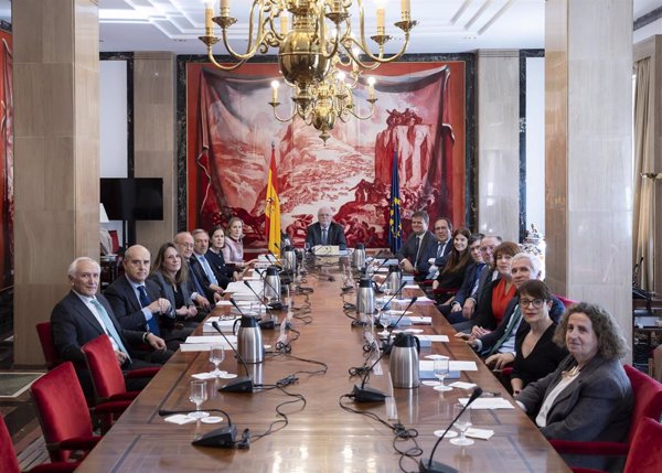 La JEC rechaza la pretensión de Vox de investigar el voto por correo por Leire Díez y le sugiere ir a la Justicia