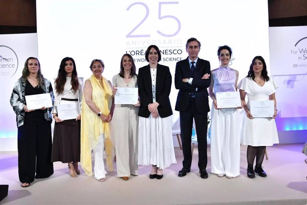 El programa L'Oréal-UNESCO 'For Women in Science' premia a 5 jóvenes científicas por sus investigaciones