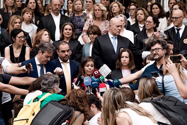 La reforma del Gobierno del acceso a las carreras judicial y fiscal encara este jueves su primer examen en el Congreso