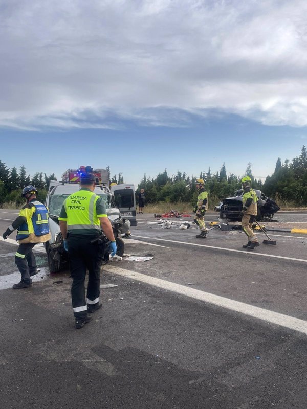 Una fallecida, un herido grave y dos leves en el choque entre una furgoneta y un coche en Albero Bajo (Huesca)