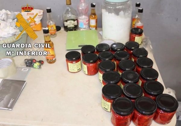 Desmantelado en Navarra un grupo criminal que vendía conservas haciéndolas pasar por 'Pimientos del cristal'