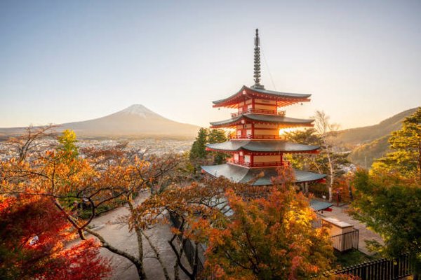 Japón se consolida como destino favorito y las costas españolas lideran las preferencias para el verano 2025
