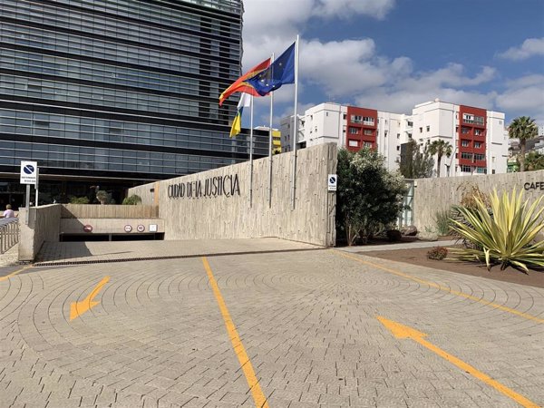 La Fiscalía pide 42 años de cárcel para una pareja por abusar de sus hijas y grabarlo en Gran Canaria