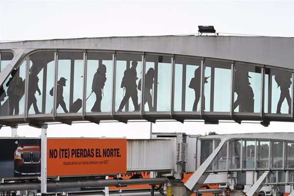 El tráfico aéreo en la red de aeropuertos de Aena crece un 5% hasta mayo, con 145 millones de pasajeros