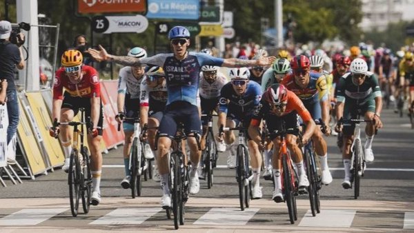 Stewart sorprende a Milan para ganar la quinta etapa del Dauphiné
