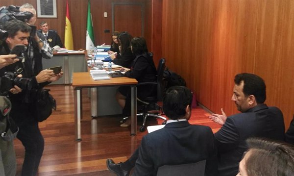 Fiscalía acusa a los Al-Thani de vaciar el Málaga CF y pide su inhabilitación para gestionar empresas