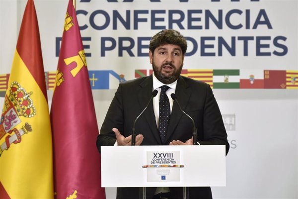 López Miras celebra el aval al techo de gasto tras pactar con Vox, el primer paso para aprobar los Presupuestos de 2025