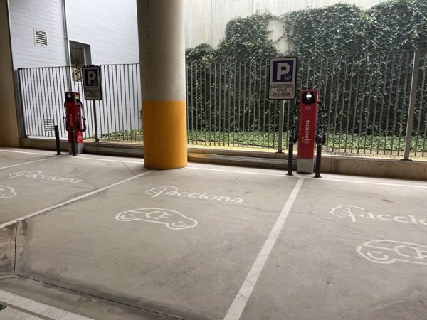 Vitoria-Gasteiz adjudica cinco nuevos puntos de recarga eléctrica para vehículos