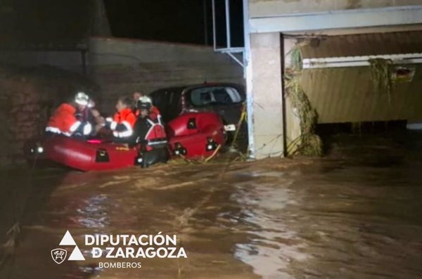 Rescatadas 19 personas tras quedar aisladas por el agua tras las fuertes lluvias en Azuara y Letux (Zaragoza)