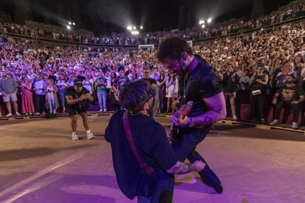 Viva Suecia conquista el Teatro Romano de Mérida con un lleno total y el estreno de su nuevo single 'Sangre'