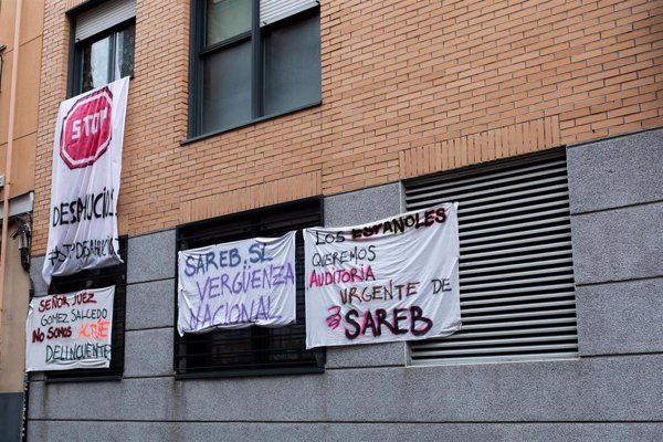 Podemos pide que la Sareb suspenda la venta de pisos a fondos de inversión, sobre todo si afecta a familias vulnerables