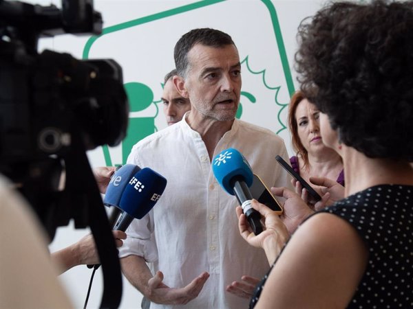 Maíllo (IU) salva al Gobierno de la