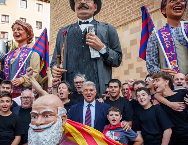 Cientos de barcelonistas completan la Marxa Culer hasta Montserrat