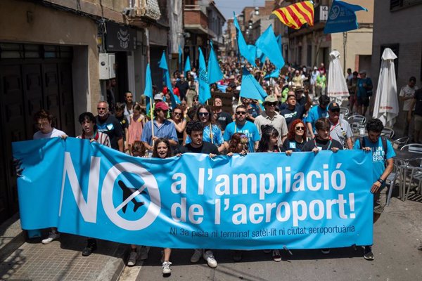 López (Comuns) asegura que ampliar el Aeropuerto de Barcelona empeorará la vida de los vecinos