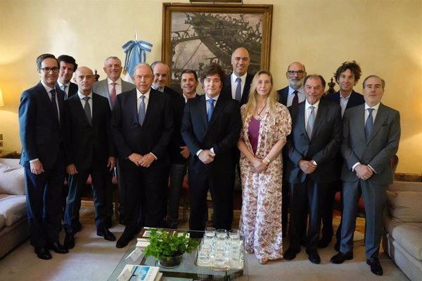 Milei se reúne en Madrid con directivos del Banco Santander, BBVA y Naturgy, entre otras empresas
