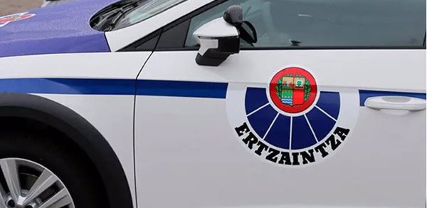 Herido el conductor de una furgoneta tras salirse de la calzada su vehículo en Derio (Vizcaya)