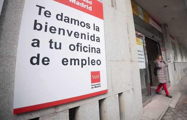 La tasa de vacantes de empleo en la eurozona bajó al 2,4% en el primer trimestre, en mínimos desde 2021