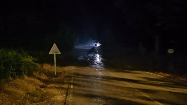 Las tormentas obligan al rescate de personas atrapadas por la crecida de los cauces fluviales de Arcos (Cuenca)