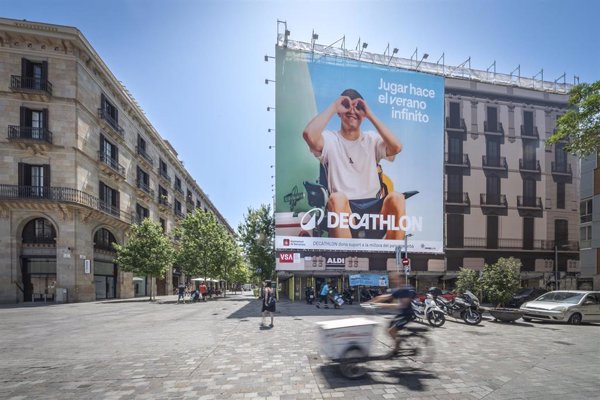 Pedri, imagen de la campaña de Decathlon para vivir el verano 