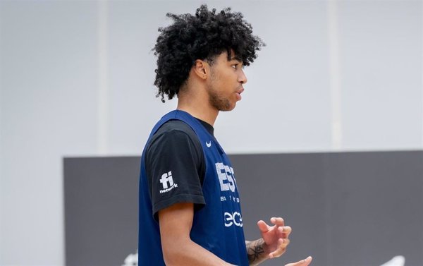 El jugador español de baloncesto Izan Almansa, sancionado un mes por consumo de cannabis