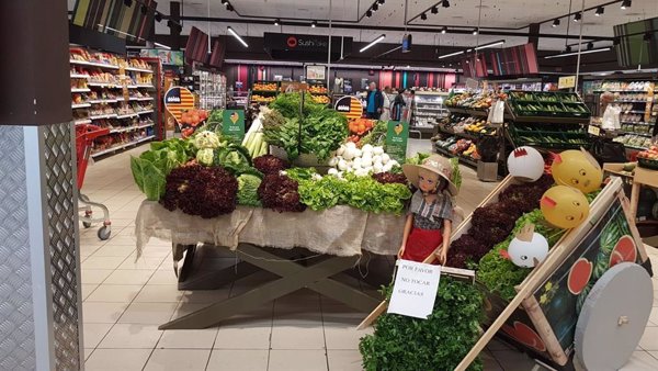 Las familias suben un 9,5% en verano su gasto en alimentación y producto de temporada, con 385 euros al mes