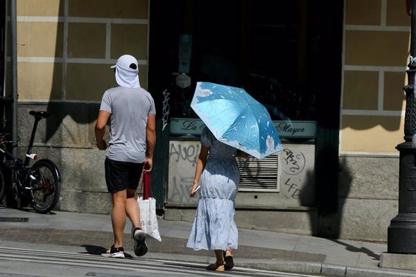 Más de la mitad de España estará mañana en aviso por tormentas y calor, con nivel naranja en Andalucía y Valencia