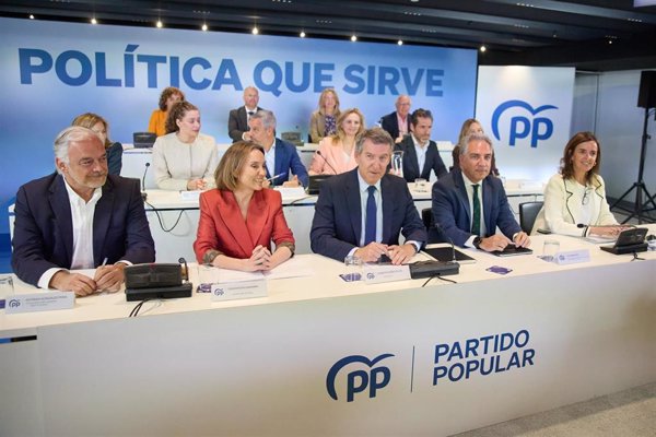 El PP se abre en su ponencia a pactos con Vox y otros partidos dentro de la Carta Magna y rechaza