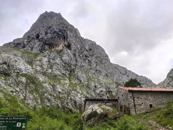 Rescatados cuatro excursionistas desorientados cuando bajaban hacia el refugio de Urriellu, en Asturias
