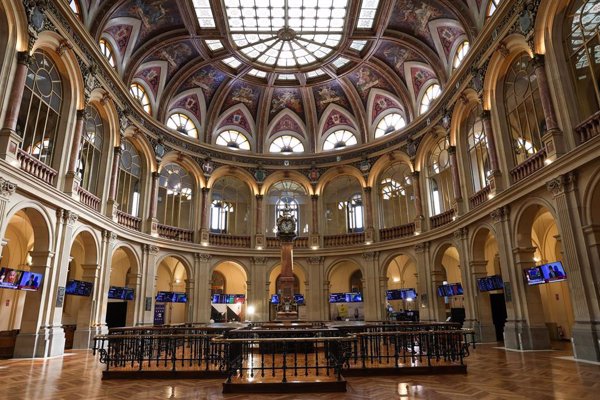 El Ibex 35 firma las tablas sobre los 13.900 puntos con el foco en Oriente Medio y la Fed