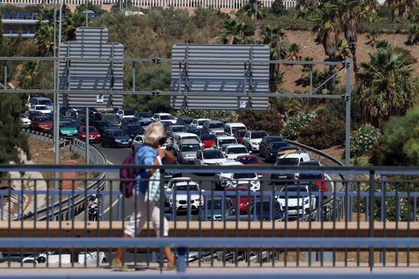 Retenciones de hasta 14 kilómetros tras un accidente en la A-7 en Marbella (Málaga)