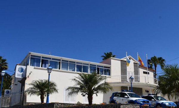 Escapa tras ser perseguido por la Policía Local de Mogán (Gran Canaria) al conducir de forma negligente