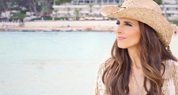 Nuria Fergó regresa con 'Voy a ser feliz', una canción que anima a