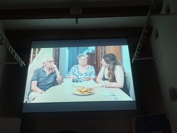 La Academia de Cine y la UV devuelven la vida a fotos arrasadas por la dana en el documental 'Las capas de la memoria'