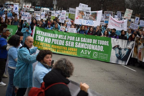 El Congreso acuerda que los veterinarios puedan ceder en consulta los medicamentos necesarios para tratar a un animal