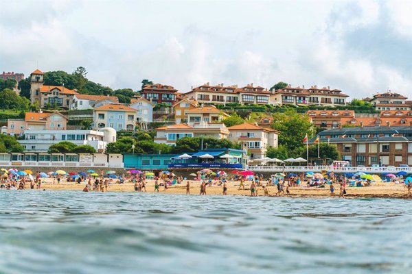 El 94% de los españoles viajará en verano con un gasto récord y una mayor preocupación por la guerra comercial