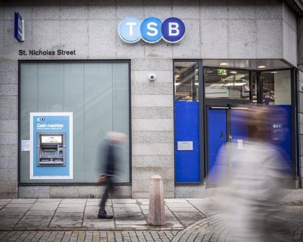 Jefferies no cree que una posible venta de TSB vaya a reducir el interés de BBVA por Sabadell