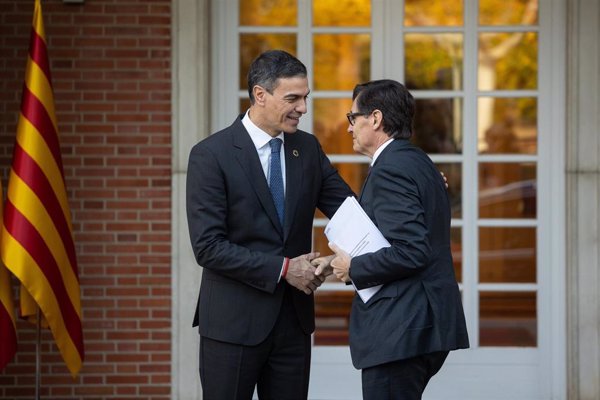 Sánchez se reúne con Illa en La Moncloa en plena crisis del caso Cerdán