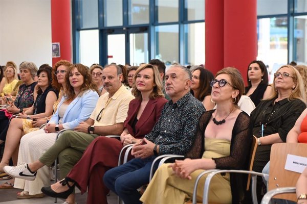 Pilar Alegría defiende que el feminismo ha sido el cambio social