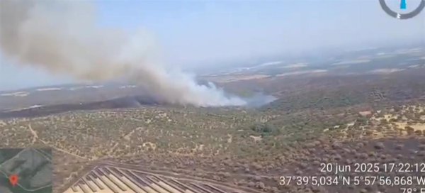 El incendio de Castilblanco afecta a pasto y arbolado disperso y el Infoca trabaja para controlarlo
