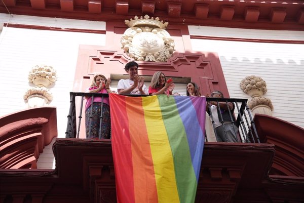 El PSOE-A acusa a Moreno de