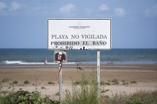 Cierran al baño la playa de Massalfassar (Valencia) por arrastre de sedimentos por las lluvias