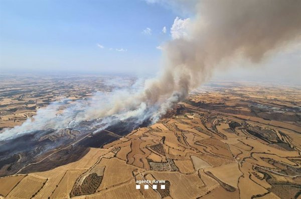 Se levanta el confinamiento de Cervera por el incendio en Granyena de Segarra (Lleida)