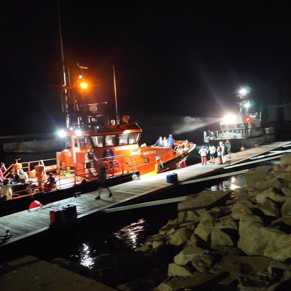 Rescatadas 32 personas, nueve menores, tras localizar dos pateras en Alicante