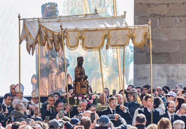Los Reyes visitarán este lunes la Abadia de Montserrat y Badia del Vallès (Barcelona)