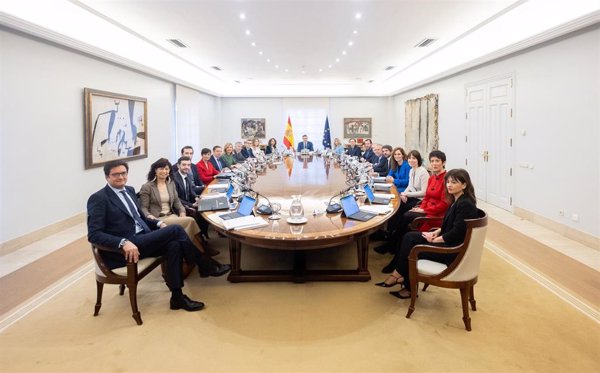 El Consejo de Ministros deliberará este martes sobre la OPA de BBVA y Sabadell